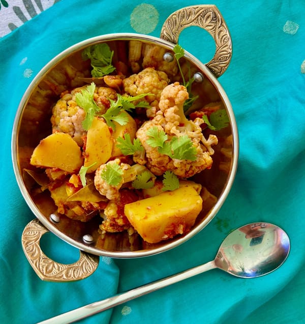 Easy Indian Cauliflower Potato Stew (Aloo Gobi)